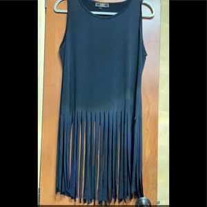 Super cute long fringed top by L&B